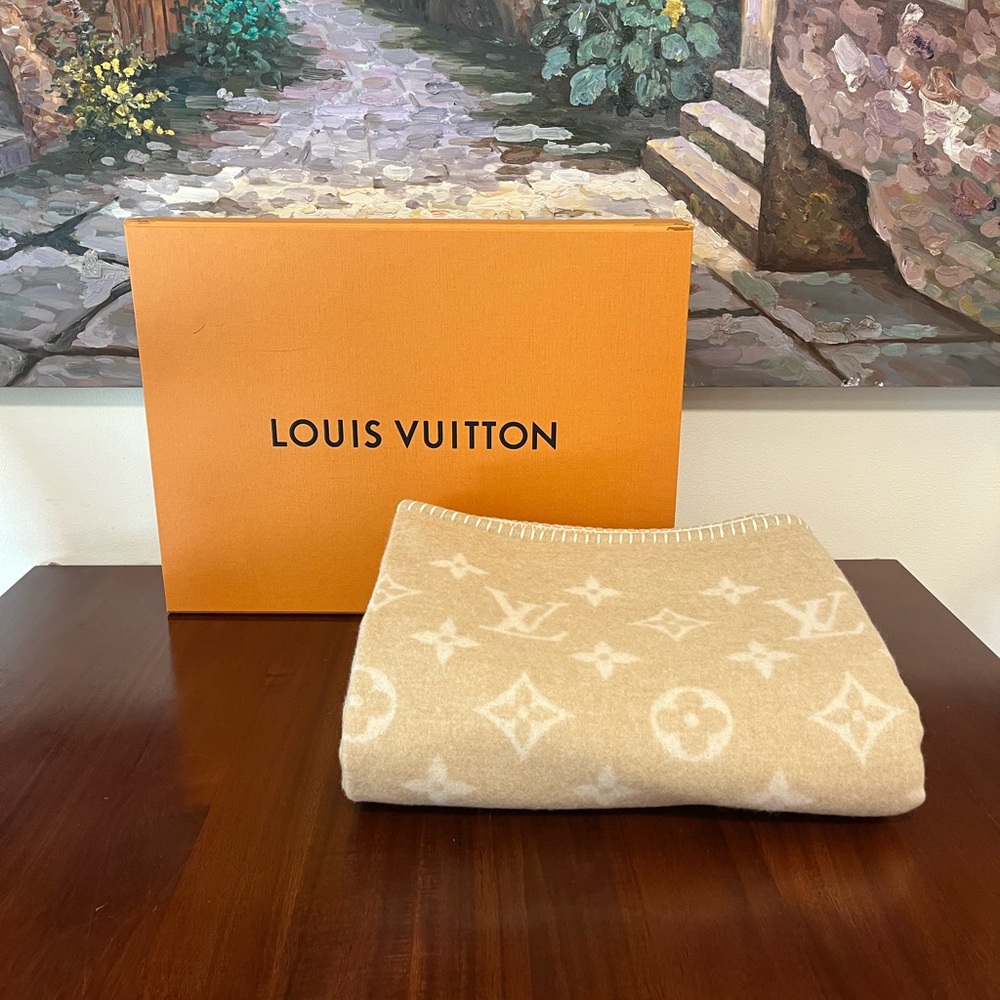 Louis Vuitton Neo Monogram Flight Mode Blanket